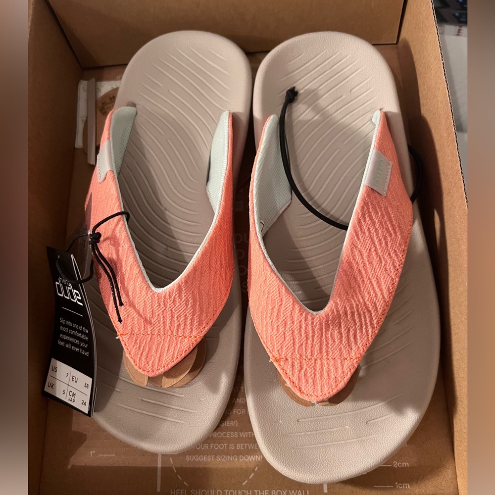 COPY - Hey Dude meg flip flops in peach. US size 7. Brand new. Never worn.